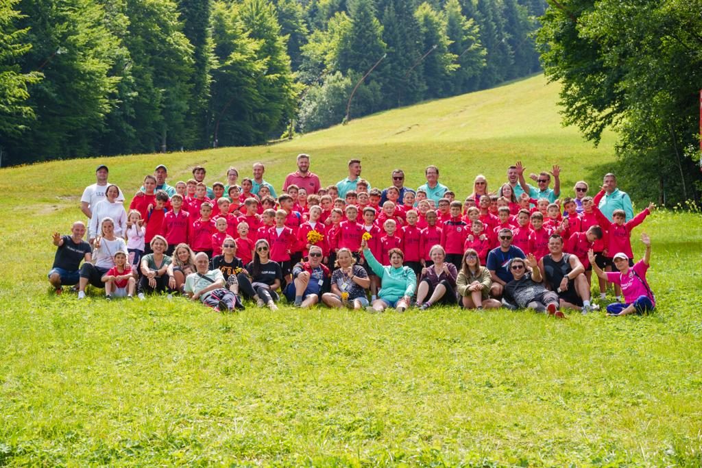 George Marinescu, antrenor la grupa 2015–2016, ACS Dobroești – fotbalul, soluția ideală pentru copiii dependenți de ecrane